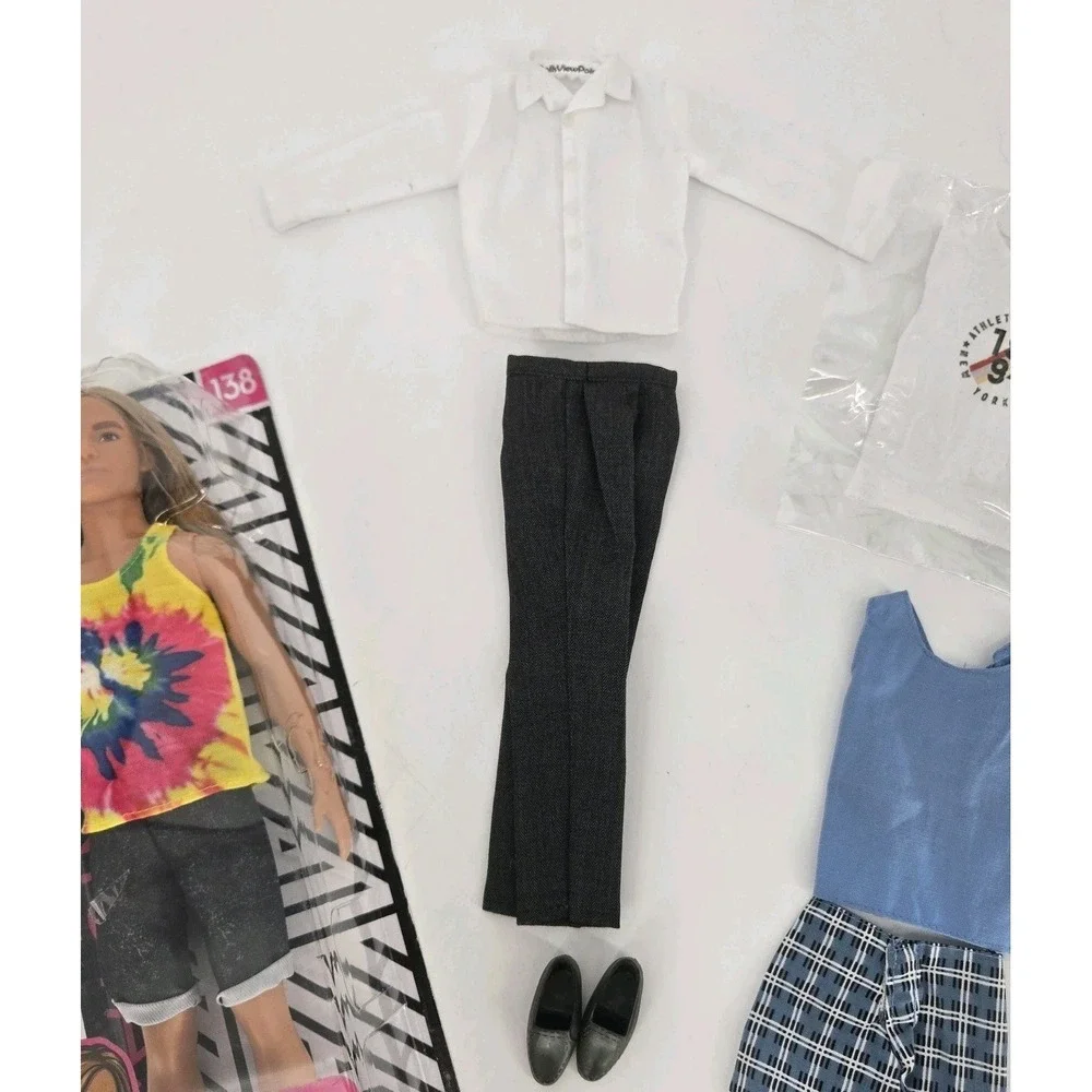 Barbie Fashionistas Ken Doll #138 GHW66 Long Blonde Hair NRFB Clothes Lot Mattel